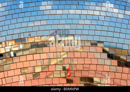 Une vue en gros plan de la boule sur la nouvelle promenade de Blackpool South Shore Banque D'Images