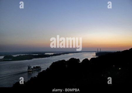 L'ancien village de pêcheurs Blankenese situé sur les collines le long du fleuve Elbe, à la périphérie de Hambourg, Allemagne Banque D'Images