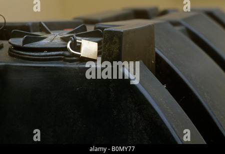 Cadenas sur le fioul domestique le réservoir de carburant Banque D'Images