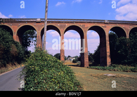 Viaduc Ferroviaire sur la rivière Darent, Farningham, Kent, England, UK Banque D'Images