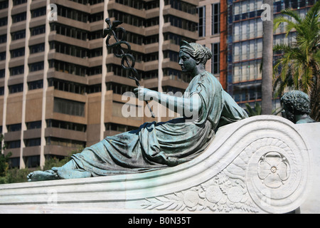 Par une sculpture commémorative Simonetti au capitaine Arthur Phillip premier gouverneur de la Nouvelle Galles du Sud Sydney Australie Banque D'Images