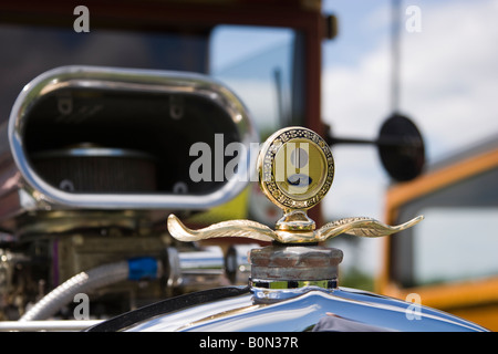 Boyce Motometer winged bouchon de radiateur avec l'indicateur de température intégré sur Ford hotrod Banque D'Images