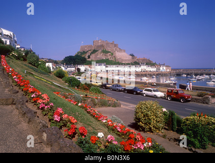 Jersey - Vue sur l'Orgeil Château de jardins en bord de mer, dans la pittoresque ville de Gorey Banque D'Images