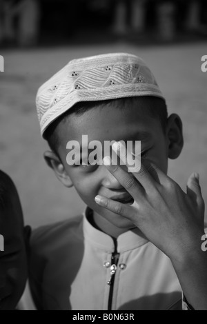 Enfants à la mosquée Hua Thanon village koh Samui Thaïlande Banque D'Images