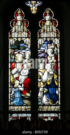 Hoveton Church Norfolk vitrail fenêtre représentant l'histoire de la Bible Souffrir les petits enfants pour venir à moi Banque D'Images