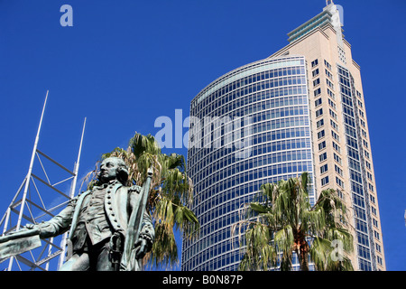 Par une sculpture commémorative Simonetti au capitaine Arthur Phillip premier gouverneur de la Nouvelle Galles du Sud Sydney NSW Australie Banque D'Images