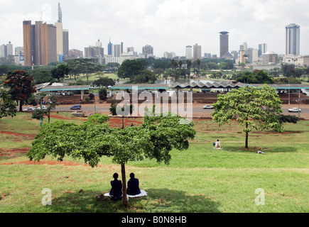 Kenya : Uhuru Park à l'horizon de Nairobi Banque D'Images