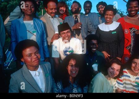 Groupe de jeunes hommes et femmes de plusieurs pays UK Banque D'Images