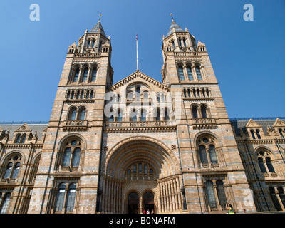 Entrée principale du Musée d'Histoire Naturelle de South Kensington, Londres Banque D'Images