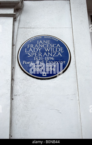 Blue plaque marquant une ancienne maison du poète et essayiste speranza, le nom de plume de lady wilde, mère d'Oscar Wilde, Londres Banque D'Images