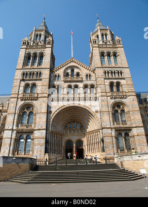 Entrée principale du Musée d'Histoire Naturelle de South Kensington, Londres Banque D'Images