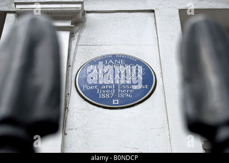 Blue plaque marquant une ancienne maison du poète et essayiste speranza, le nom de plume de lady wilde, mère d'Oscar Wilde Banque D'Images