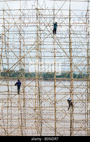 Construction bateau feu - Nakhon Phanom, province de Nakhon Phanom, THAÏLANDE Banque D'Images