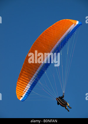 En venant de parapente d'atterrir à oludeniz mugla turquie Banque D'Images