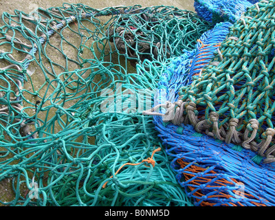 Filets de pêche colorés, Scarborough, North Yorkshire, Angleterre. Banque D'Images