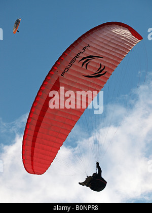 En venant de parapente d'atterrir à oludeniz mugla turquie Banque D'Images