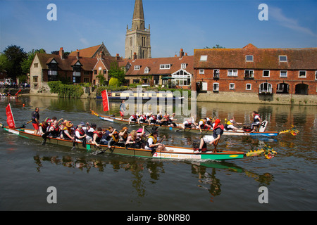 La course de bateaux-dragons sur la Tamise à Abingdon 3 Banque D'Images