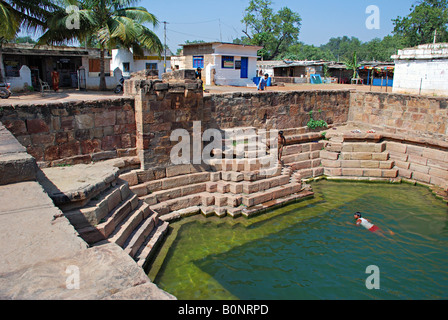Étang du Temple, Temple Banashankari Second Stage, Karnataka, Inde Banque D'Images