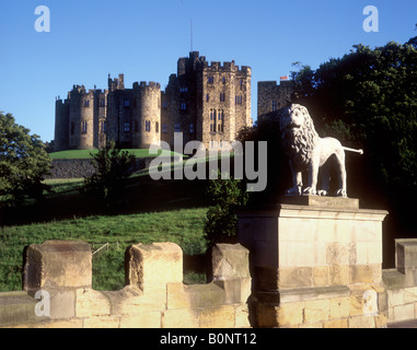 Château d'Alnwick médiévale du pont Lion Banque D'Images