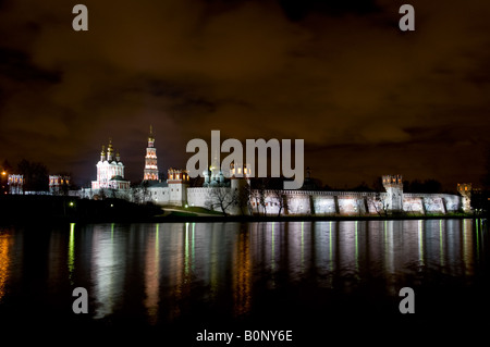 Vue de nuit couvent Novodievitchi à Moscou Banque D'Images