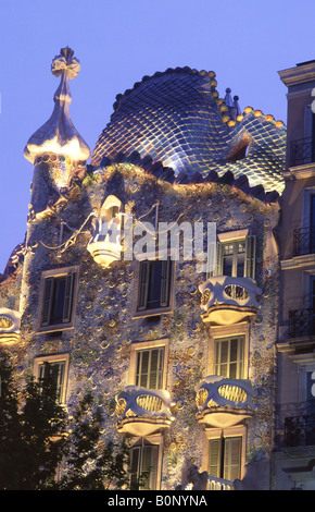 Antoni Gaudi, Casa Batllo à Barcelone Catalogne Espagne nuit Banque D'Images