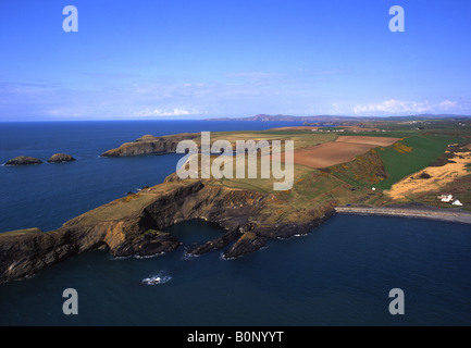 Vue aérienne de Blue Lagoon et le littoral du Pembrokeshire, Pays de Galles UK Abereiddi Banque D'Images