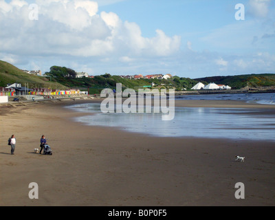 Vue générale de la plage de la baie nord de Scarborough, Scarborough, North Yorkshire, Angleterre. Banque D'Images