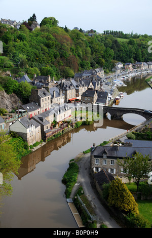 Le port de Dinan photographié du viaduc sur la Rance en Bretagne France Banque D'Images