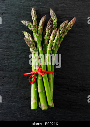 Bouquet d'asperges fraîches Banque D'Images