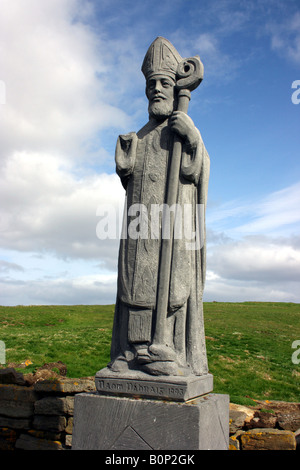 Statue de Saint Patrick à Downpatrick Head sur la côte nord de Mayo, Irlande Banque D'Images