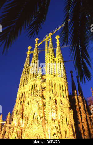 Antoni Gaudi's Sagrada Familia à Barcelone Catalogne Espagne nuit Banque D'Images