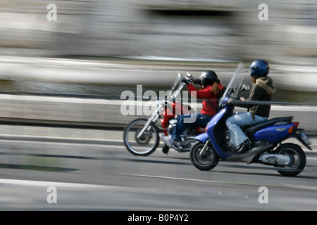 Les gens la trottinette, à Rome, Italie Banque D'Images