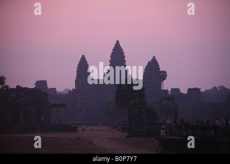 Lever du soleil sur Angkor Wat temple Banque D'Images