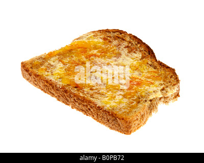 La Farine Complète sucré frais toasts avec de la marmelade isolés contre un fond blanc avec un chemin de détourage et aucun peuple Banque D'Images