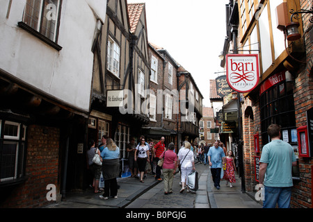 Vue vers le bas la rue médiévale a shambles York North Yorkshire england uk Banque D'Images