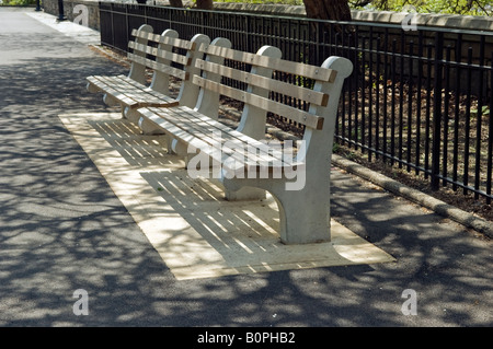 Banc de parc à Riverside Park à New York Banque D'Images