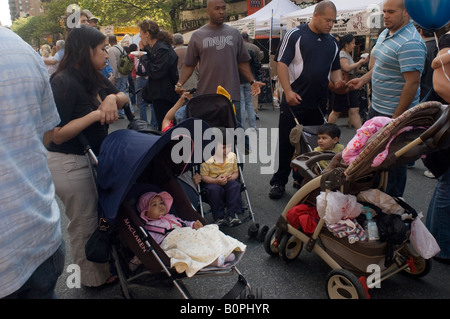 Impasse de la poussette à la célèbre 9e Avenue Food Festival à New York Banque D'Images