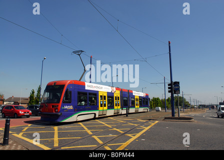 Le tramway métro appelé Anthony Nolan arrivant à Wolverhampton Banque D'Images