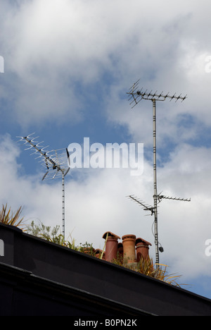 L'antenne TV against sky Banque D'Images