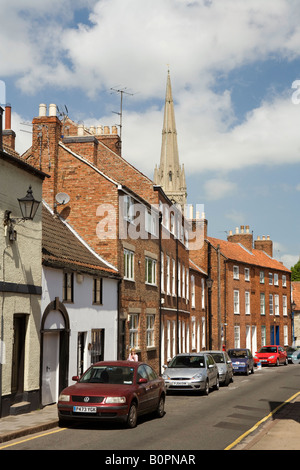 UK Angleterre Lincolnshire Grantham Castlegate St Wulframs derrière l'église ancienne maisons de trois étages Banque D'Images