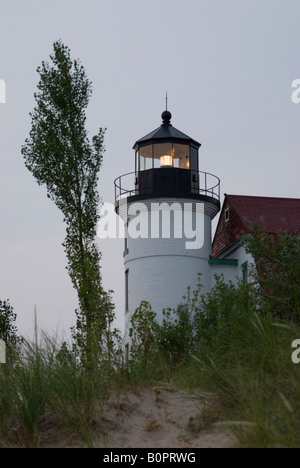 Le phare de Point Betsie au crépuscule, Frankfort Etats-unis Michigan Banque D'Images