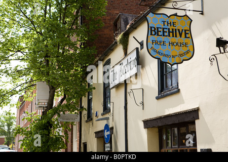 UK Angleterre Lincolnshire Grantham Castlegate ruche vie rare enseigne de pub pub du 16e siècle Banque D'Images