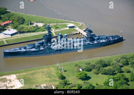 Vue aérienne du musée USS Battleship Texas à la San Jacinto Battleground State Historic Site à Houston au Texas Banque D'Images