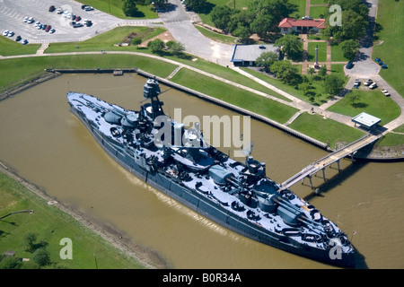 Vue aérienne du musée USS Battleship Texas à la San Jacinto Battleground State Historic Site à Houston au Texas Banque D'Images