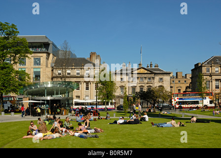 St Andrew Square, New Town, Édimbourg, Dundas House (Royal Bank of Scotland) et Harvey Nichols en arrière-plan Banque D'Images