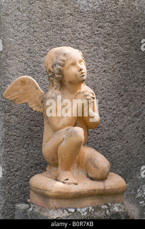 Ange priant dans cimetière, Provence, France Banque D'Images