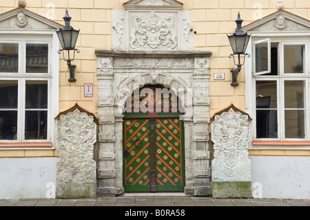 La porte de la Chambre de la Confrérie des Têtes Noires Banque D'Images