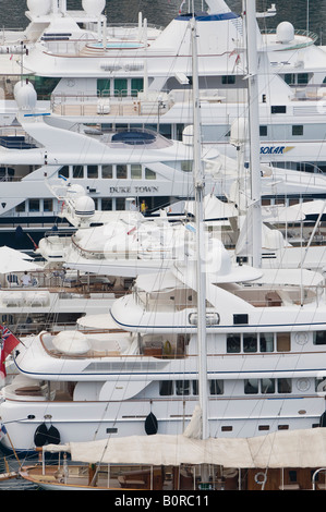 Bateau à moteur amarré à Monaco, au sud de la france Banque D'Images