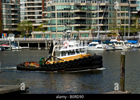 Tugboat travaillant dans False Creek de Vancouver Banque D'Images