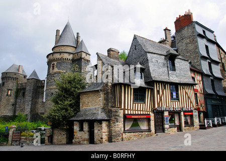 Le château médiéval et maisons de la ville de Vitré Bretagne France Banque D'Images